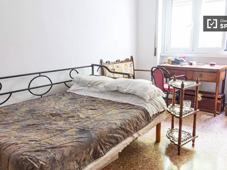 Immagine 10 di Camera condivisa in affitto  in Via Angelo Emo a Roma