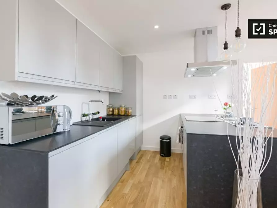 Immagine 7 di Appartamento in affitto  in Kilburn High Rd, Kilburn, London NW6 4JH, UK a Camden Town