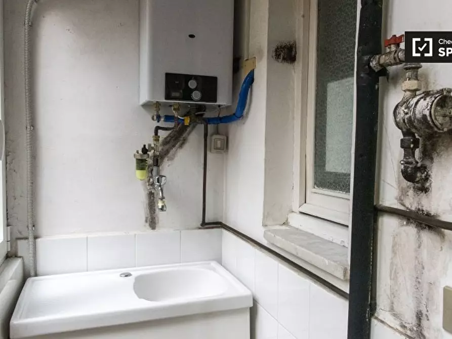 Immagine 6 di Camera condivisa in affitto  in Via Camilla a Roma