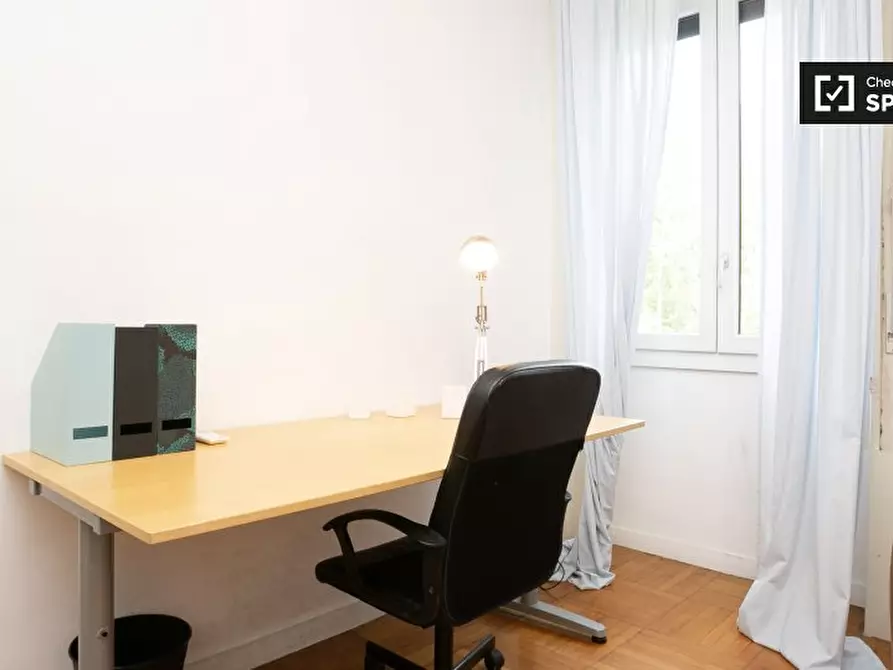 Immagine 5 di Camera condivisa in affitto  in Largo Isabella d'Aragona a Milano