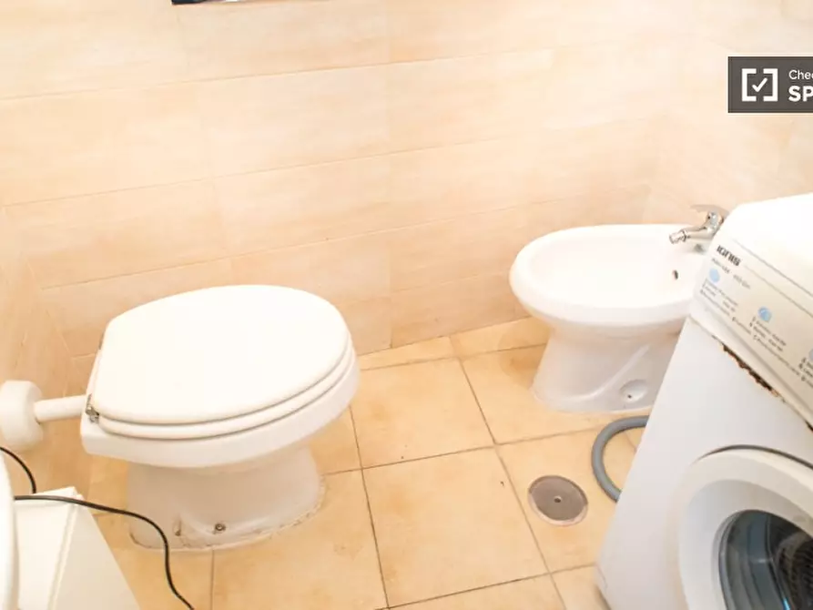 Immagine 16 di Camera condivisa in affitto  in Largo Somalia a Roma