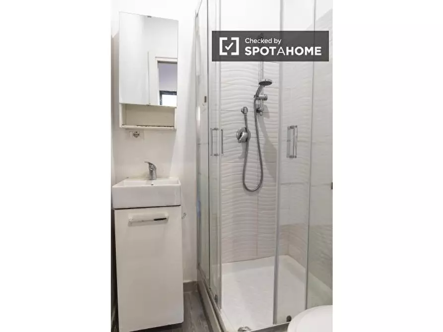 Immagine 7 di Ufficio in affitto  in Via Lardaria a Roma