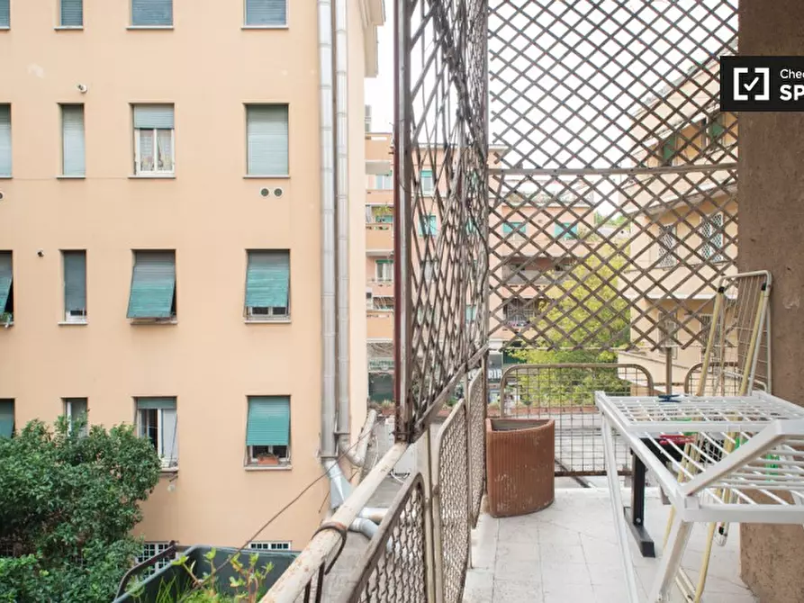 Immagine 10 di Camera condivisa in affitto  in Via Montebuono a Roma
