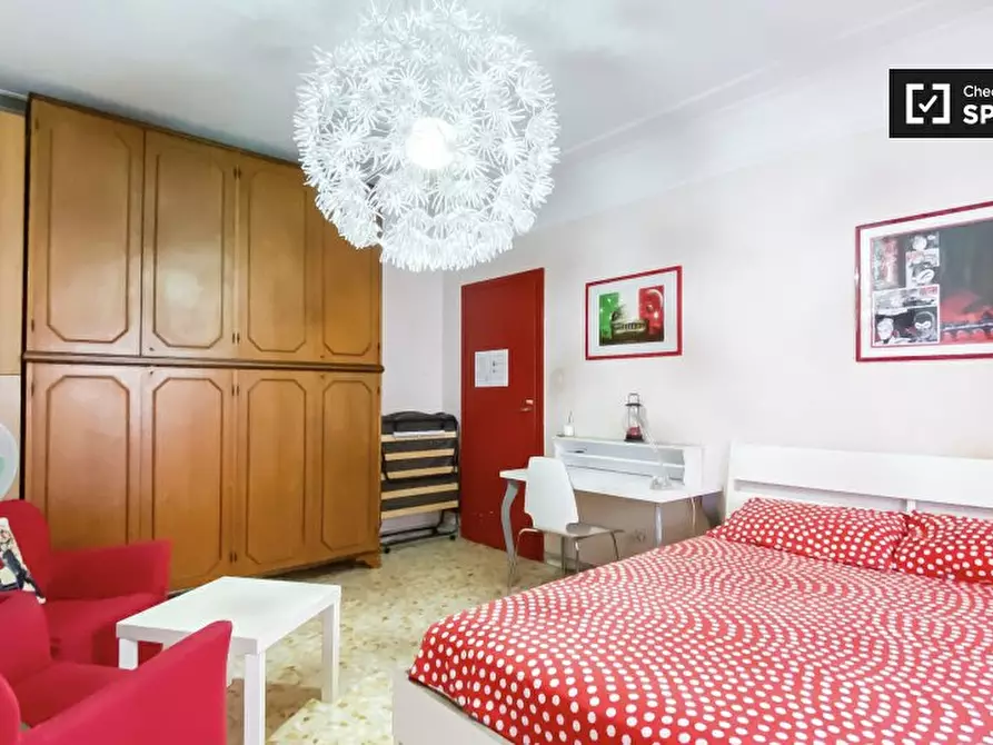 Immagine 3 di Camera condivisa in affitto  in Via Antonio Raimondi a Roma