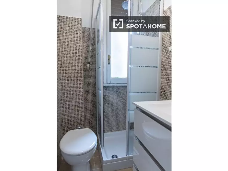 Immagine 10 di Camera condivisa in affitto  in Via Val d'Aosta a Roma