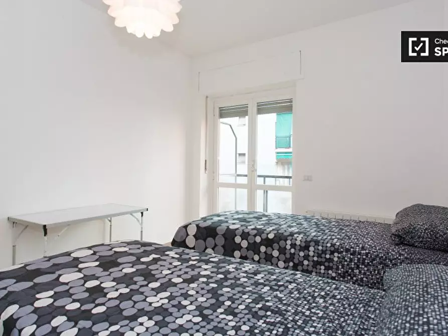 Immagine 2 di Camera condivisa in affitto  in Viale Giovanni da Cermenate a Milano