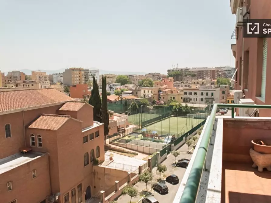 Immagine 12 di Camera condivisa in affitto  in Via Prenestina a Roma