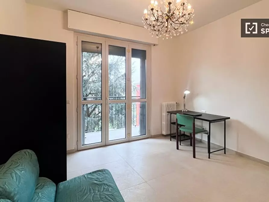 Immagine 2 di Camera condivisa in affitto  in Via Orbetello a Milano