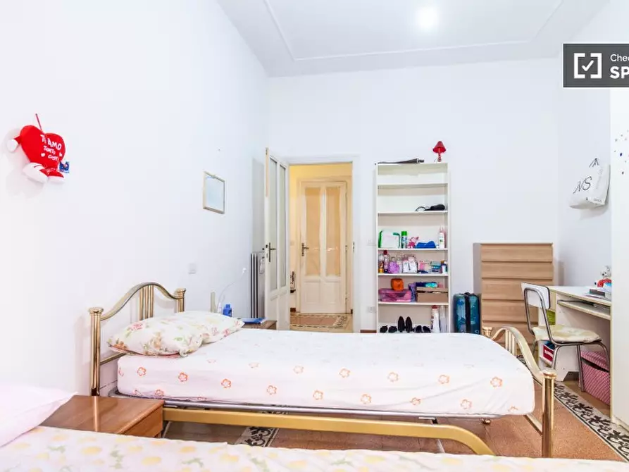 Immagine 3 di Camera condivisa in affitto  in Via Mirandola a Roma