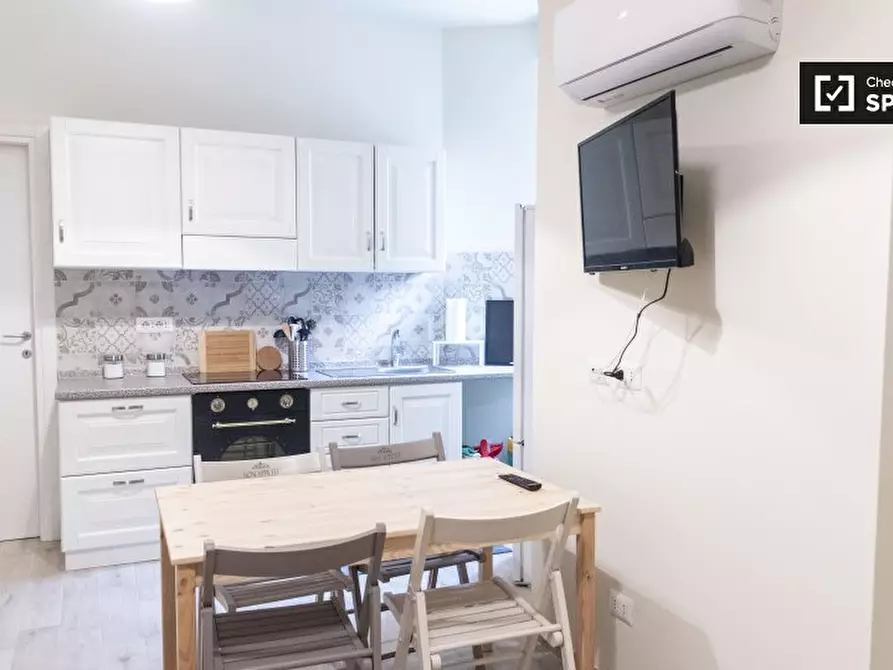 Immagine 14 di Appartamento in affitto  in Via la Spezia a Roma