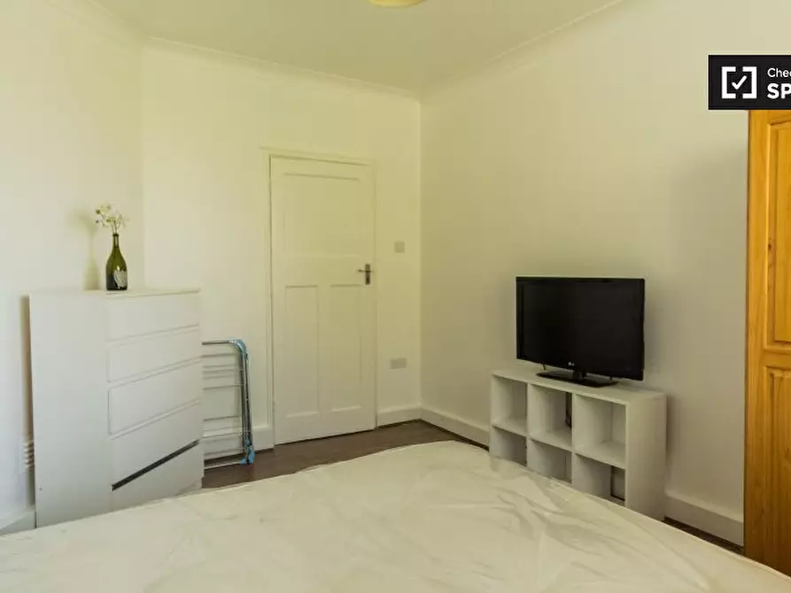 Immagine 2 di Camera condivisa in affitto  in Robert Owen House a Hammersmith