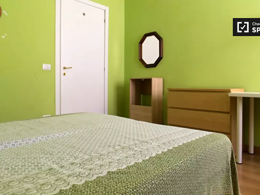 Immagine 2 di Camera condivisa in affitto  in Via dei Platani a Roma