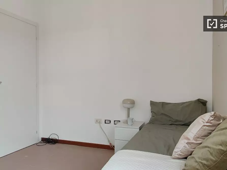 Immagine 3 di Camera condivisa in affitto  in Via Anton Giulio Barrili a Milano