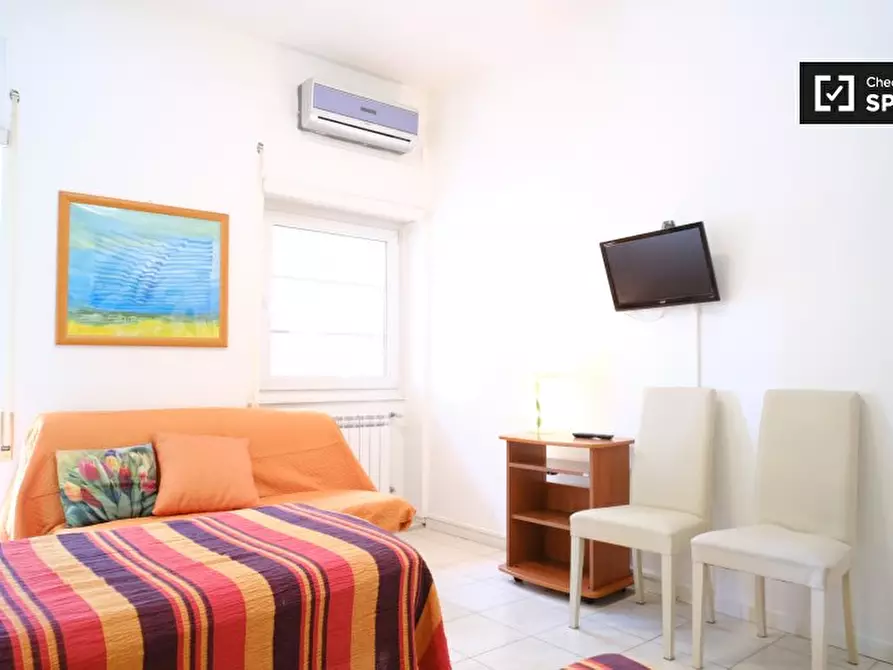 Immagine 4 di Camera condivisa in affitto  in Viale dell'Arte, 00144 Roma RM, Italy a Roma