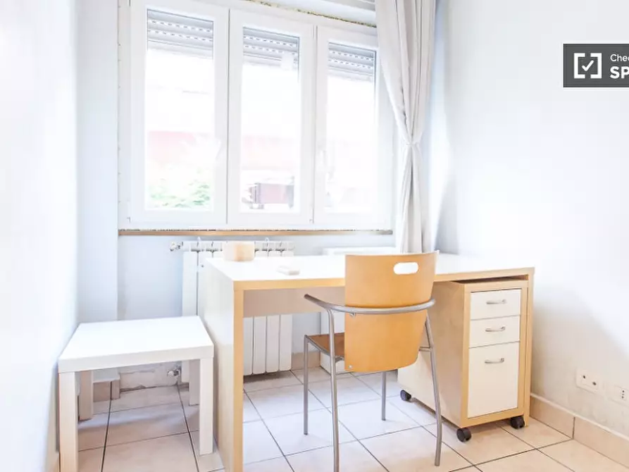 Immagine 2 di Camera condivisa in affitto  in Via dello Scalo di San Lorenzo a Roma