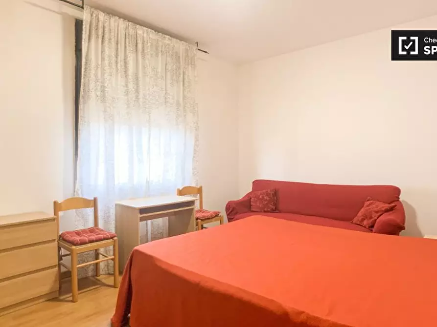 Immagine 4 di Camera condivisa in affitto  in Via Valentino Banal, 00177 Roma RM, Italy a Roma