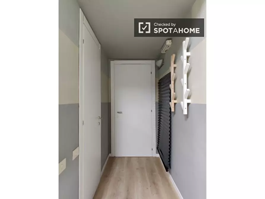 Immagine 15 di Ufficio in affitto  in Viale Famagosta a Milano