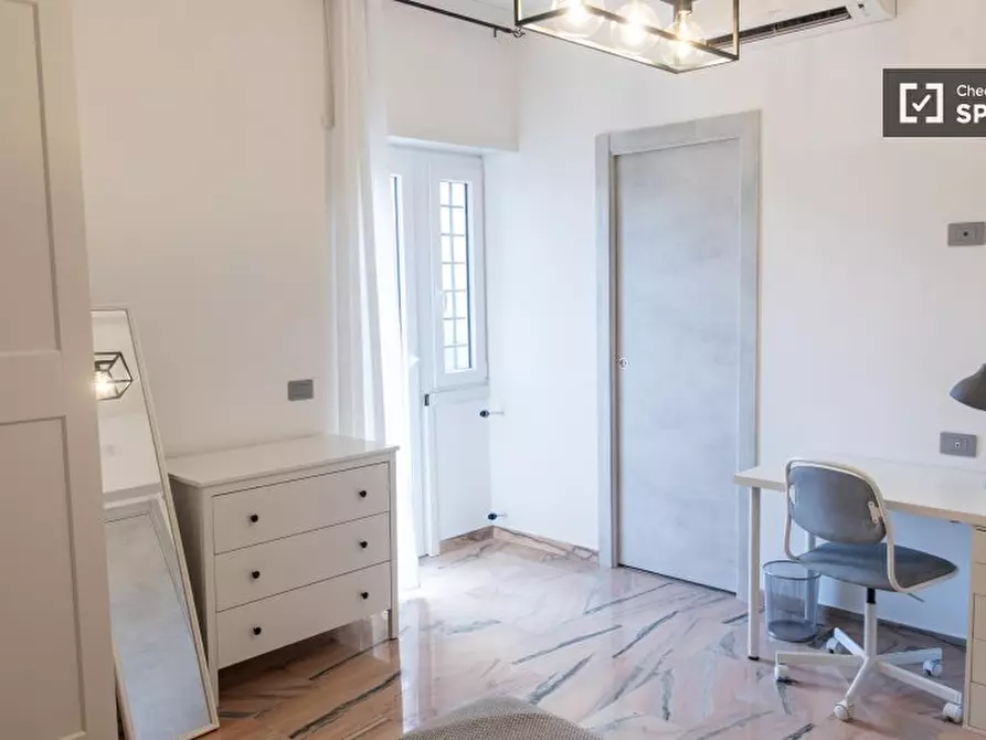 Immagine 3 di Camera condivisa in affitto  in Via del Casale Sansoni a Roma