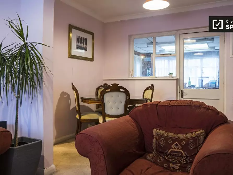 Immagine 8 di Camera condivisa in affitto  in Rochford Way a Croydon
