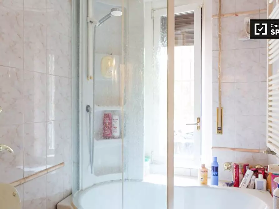 Immagine 9 di Camera condivisa in affitto  in Via Carnia a Milano