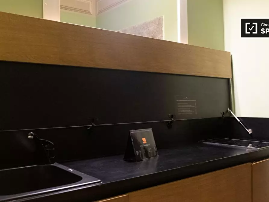 Immagine 2 di Appartamento in affitto  in Via del Banco di Santo Spirito a Roma