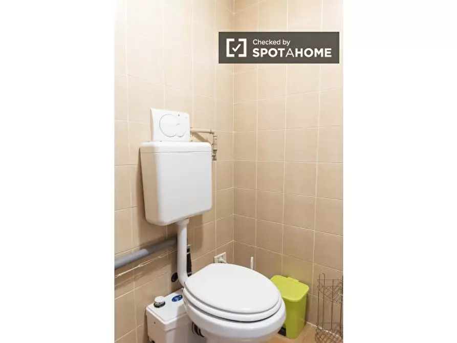 Immagine 12 di Appartamento in affitto  in Via Francesco Grimaldi a Roma