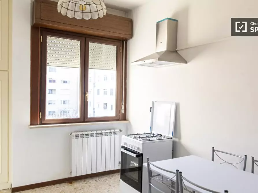 Immagine 7 di Camera condivisa in affitto  in Largo Valerio Bacigalupo a Roma