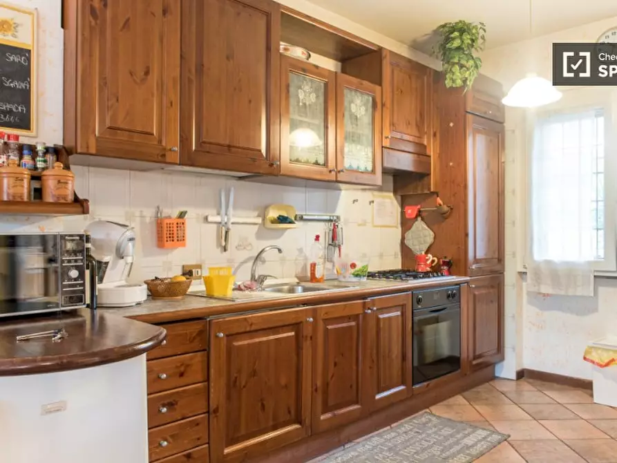 Immagine 12 di Camera condivisa in affitto  in Via dei Macarani a Roma