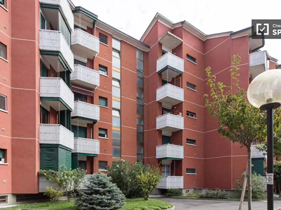 Immagine 11 di Camera condivisa in affitto  in Via Lorenteggio a Milano