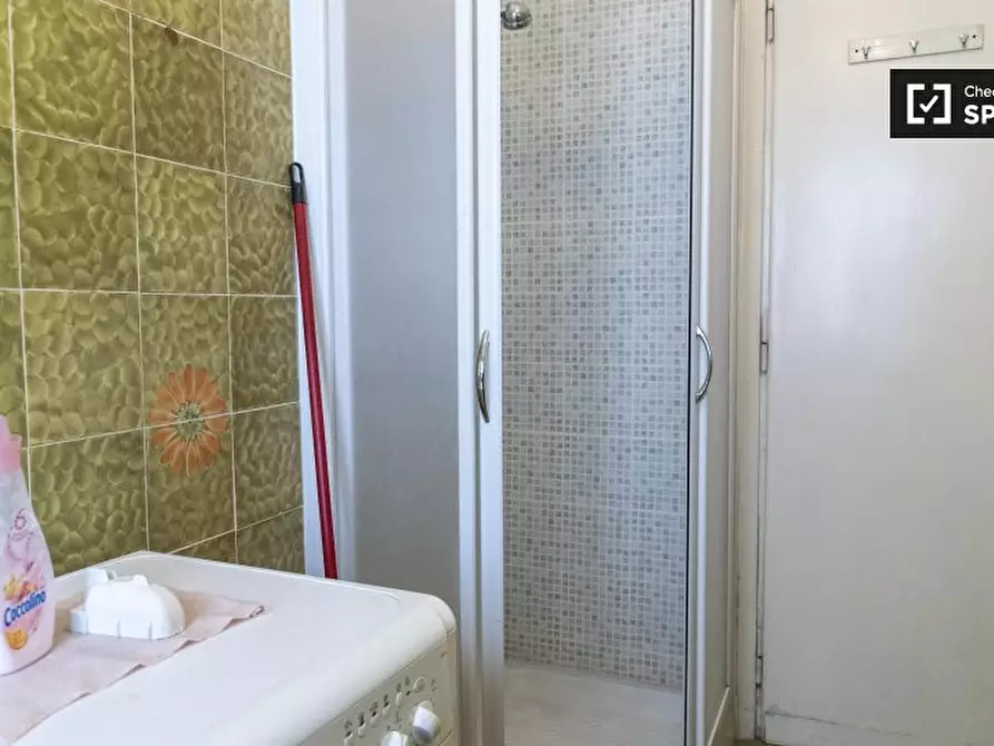 Immagine 14 di Camera condivisa in affitto  in Via di Val Tellina a Roma
