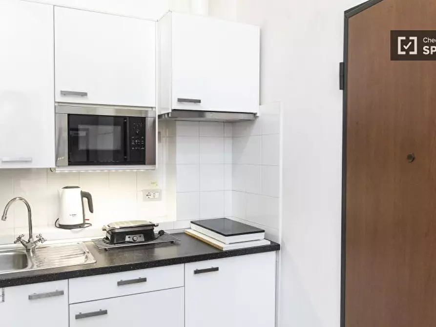 Immagine 11 di Appartamento in affitto  in Vicolo del Governo Vecchio a Roma