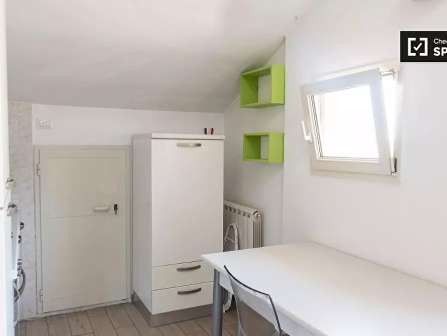 Immagine 18 di Appartamento in affitto  in Via Novacella a Roma