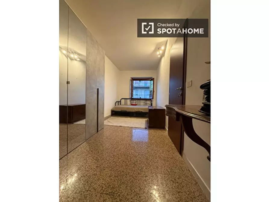 Immagine 1 di Camera condivisa in affitto  in Via Argusto a Roma