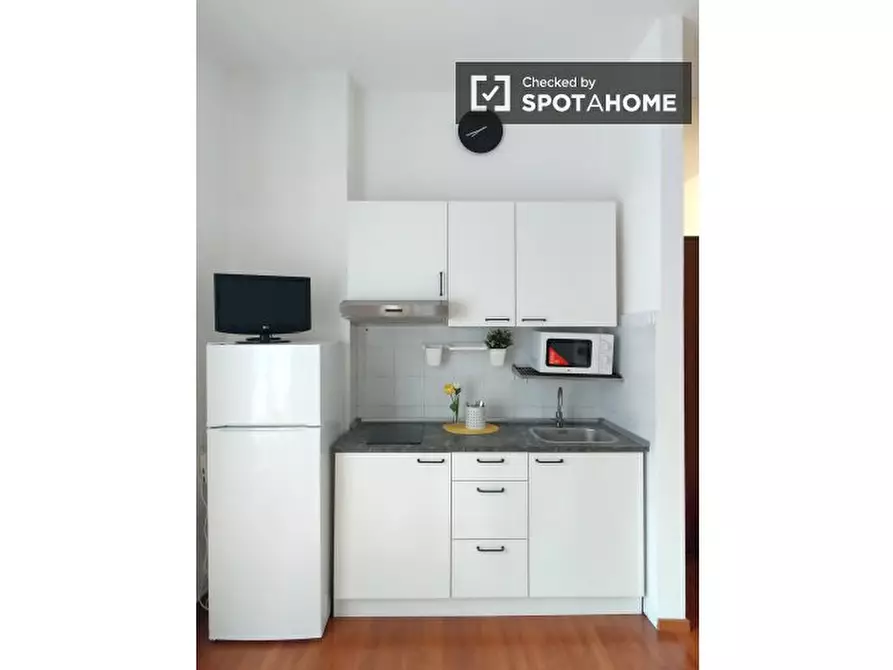 Immagine 9 di Ufficio in affitto  in Viale S. Gimignano a Milano