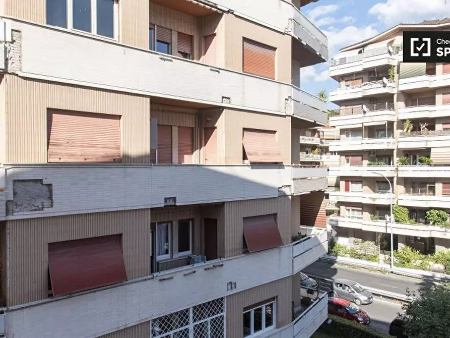 Immagine 16 di Camera condivisa in affitto  in Via Anastasio II a Roma