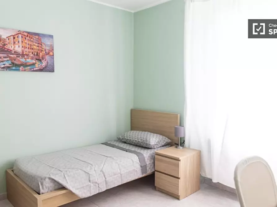 Immagine 4 di Camera condivisa in affitto  in Via dei Frassini a Roma