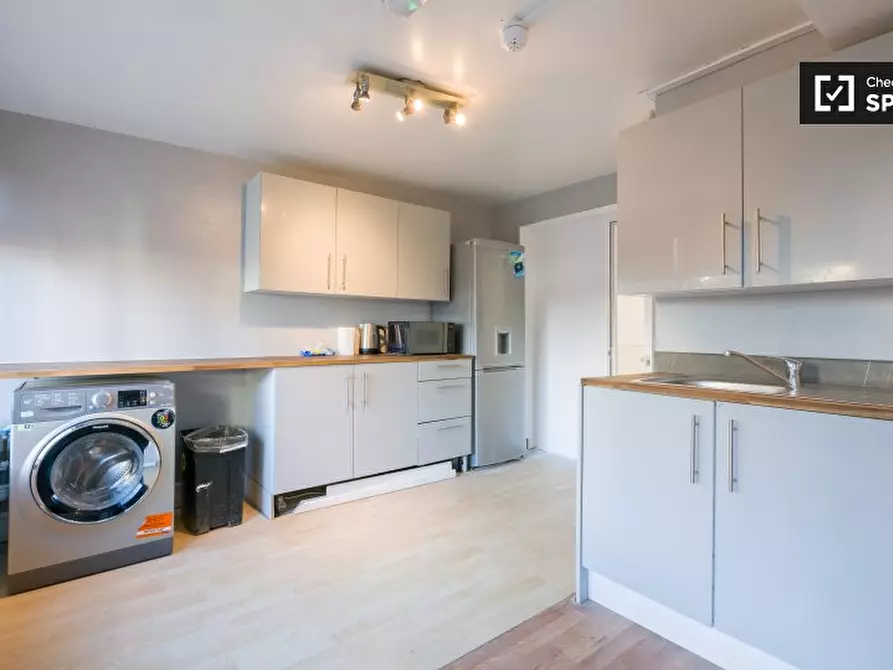 Immagine 7 di Appartamento in affitto  in Heathfield Park Drive a Barking