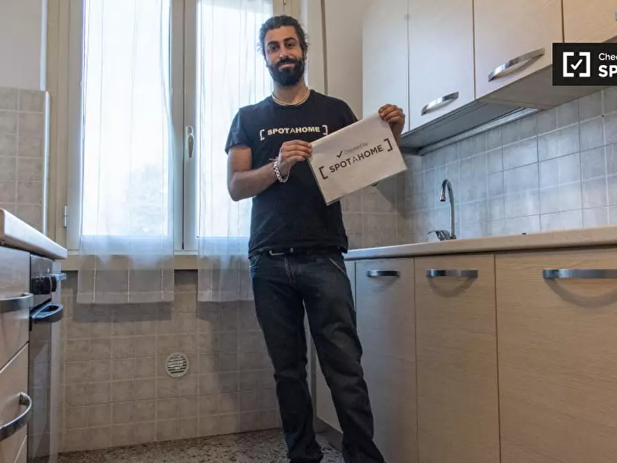 Immagine 16 di Camera condivisa in affitto  in Via Portuense a Roma