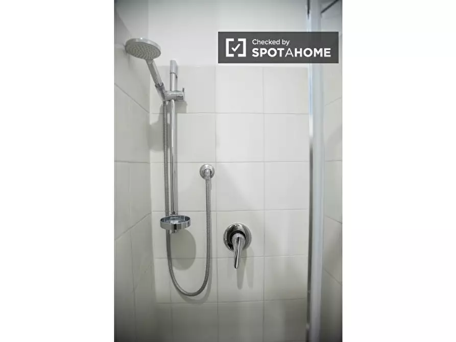 Immagine 12 di Appartamento in affitto  in Via Manfredi Azzarita a Roma