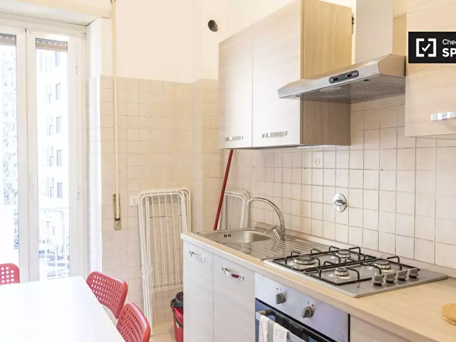 Immagine 5 di Camera condivisa in affitto  in Via Val d'Aosta a Roma