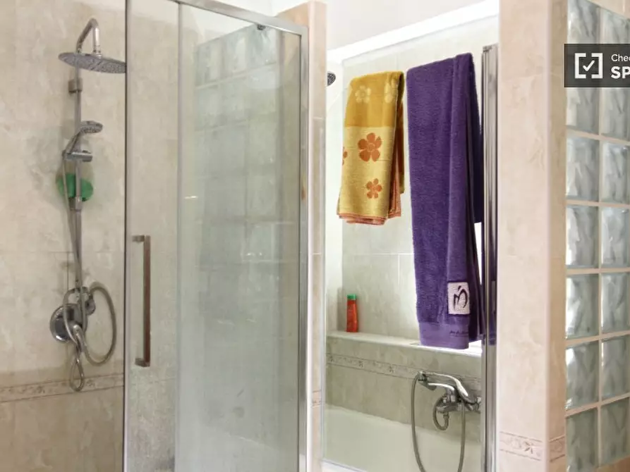 Immagine 10 di Camera condivisa in affitto  in Via Oderzo a Roma