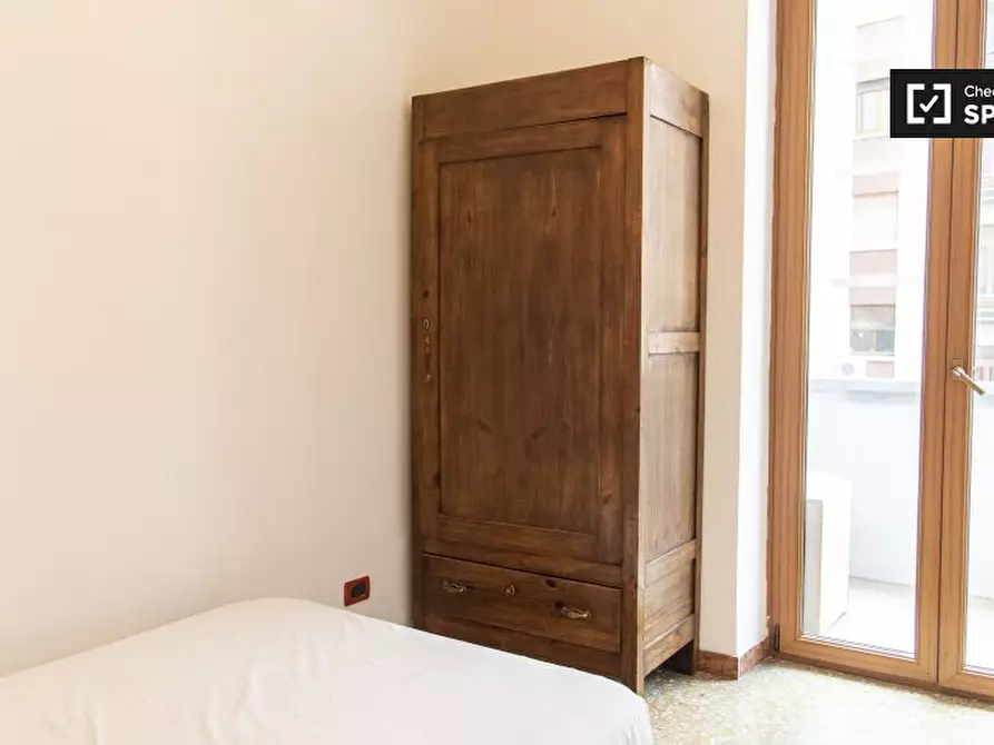 Immagine 15 di Camera condivisa in affitto  in Via Leone IX a Roma