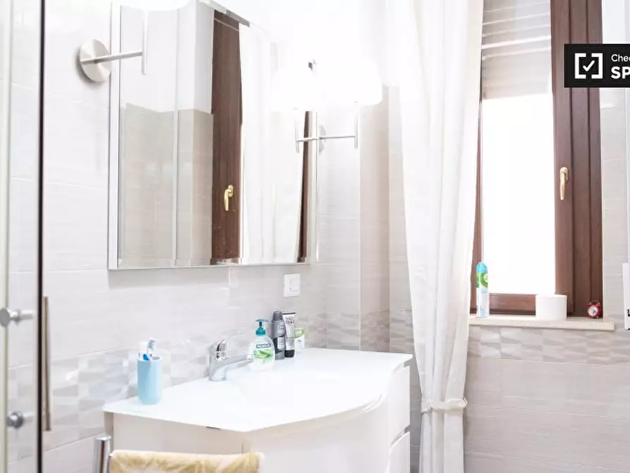 Immagine 12 di Camera condivisa in affitto  in Via Zanobini a Roma