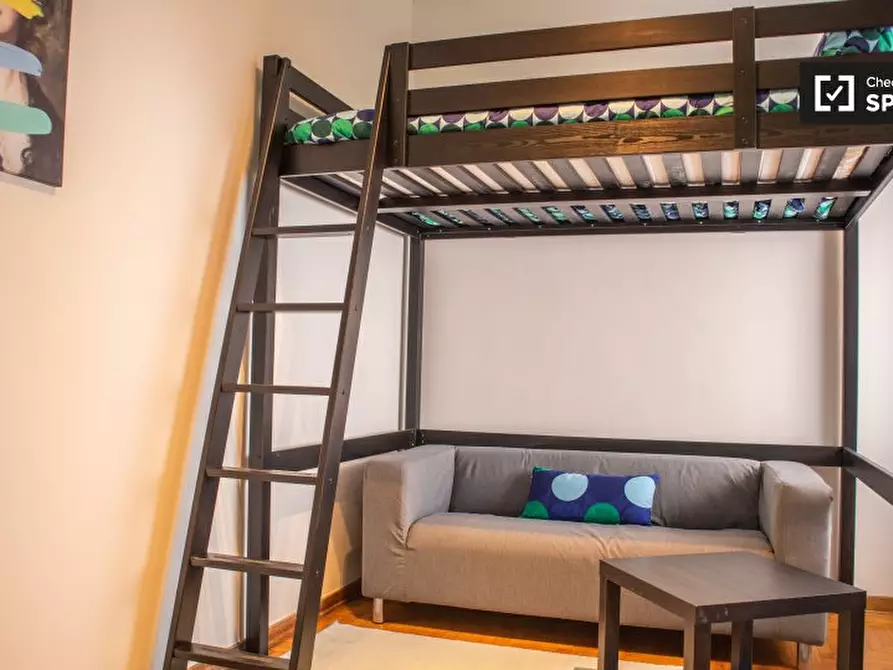 Immagine 2 di Camera condivisa in affitto  in Via Alfredo Catalani a Roma