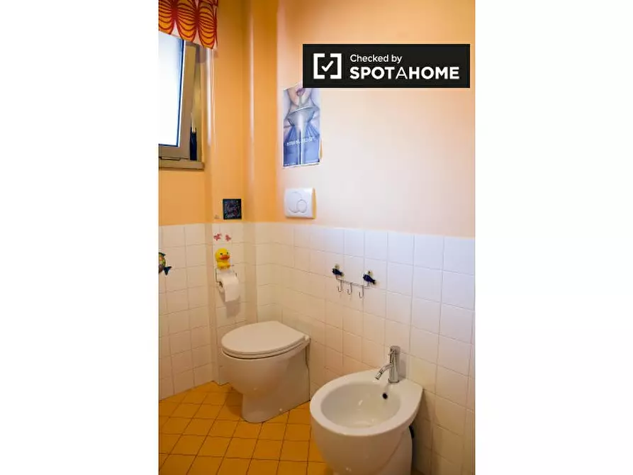 Immagine 12 di Camera condivisa in affitto  in Via Rugantino, 00169 Roma RM, Italy a Roma