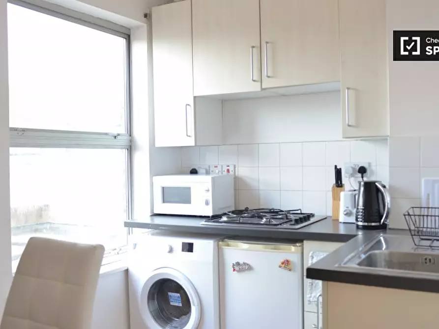 Immagine 14 di Appartamento in affitto  in Glengall Rd a Camden Town