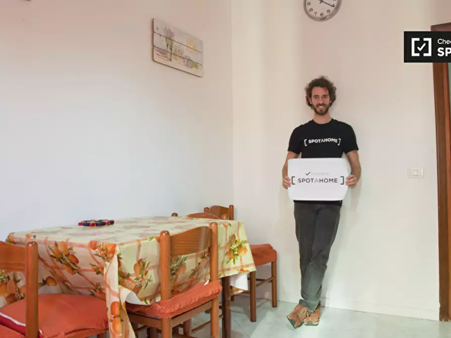 Immagine 12 di Camera condivisa in affitto  in Via della Massimilla a Roma