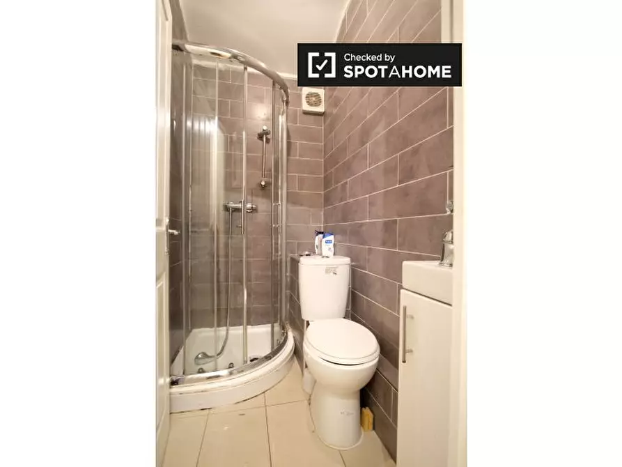 Immagine 9 di Camera condivisa in affitto  in High Street a Walthamstow
