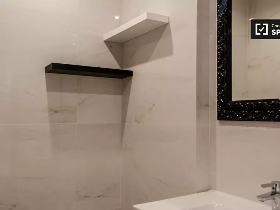 Immagine 14 di Appartamento in affitto  in Via Gregoriana, 00187 Roma RM, Italy a Roma