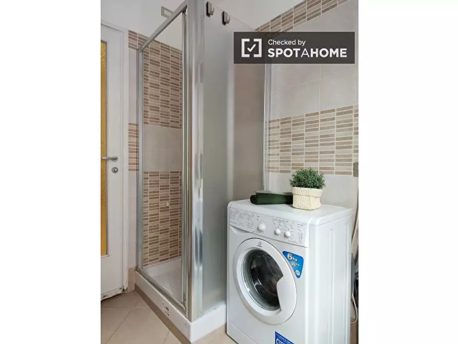 Immagine 11 di Camera condivisa in affitto  in Via Fratelli Rosselli a Milano